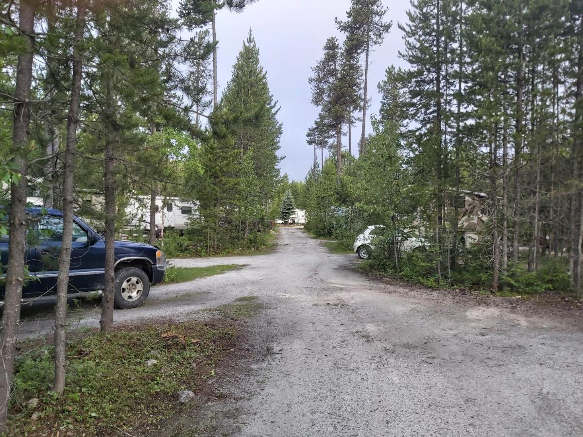 Blue River Cabins & Campgrounds Экстерьер фото