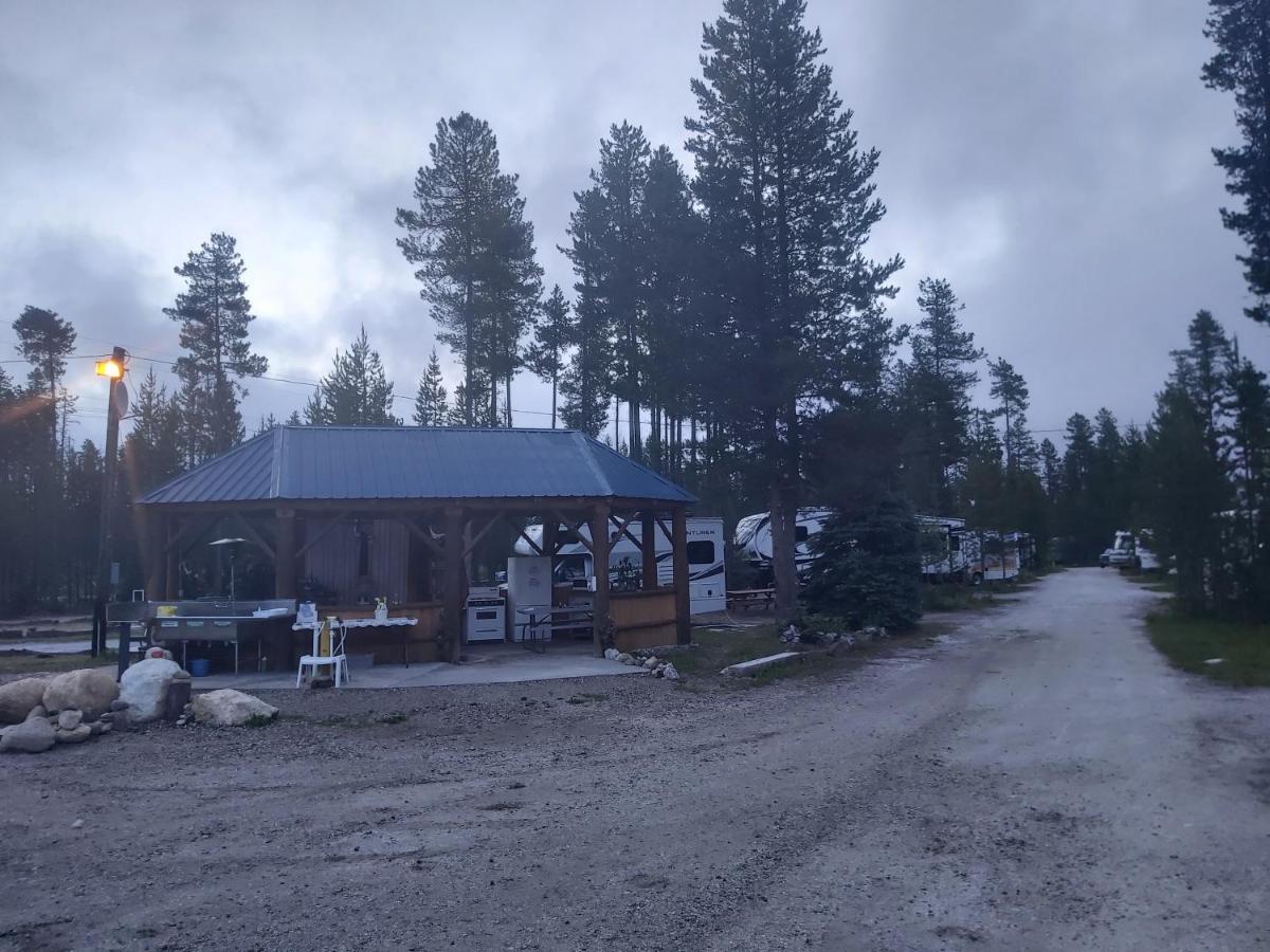 Blue River Cabins & Campgrounds Экстерьер фото